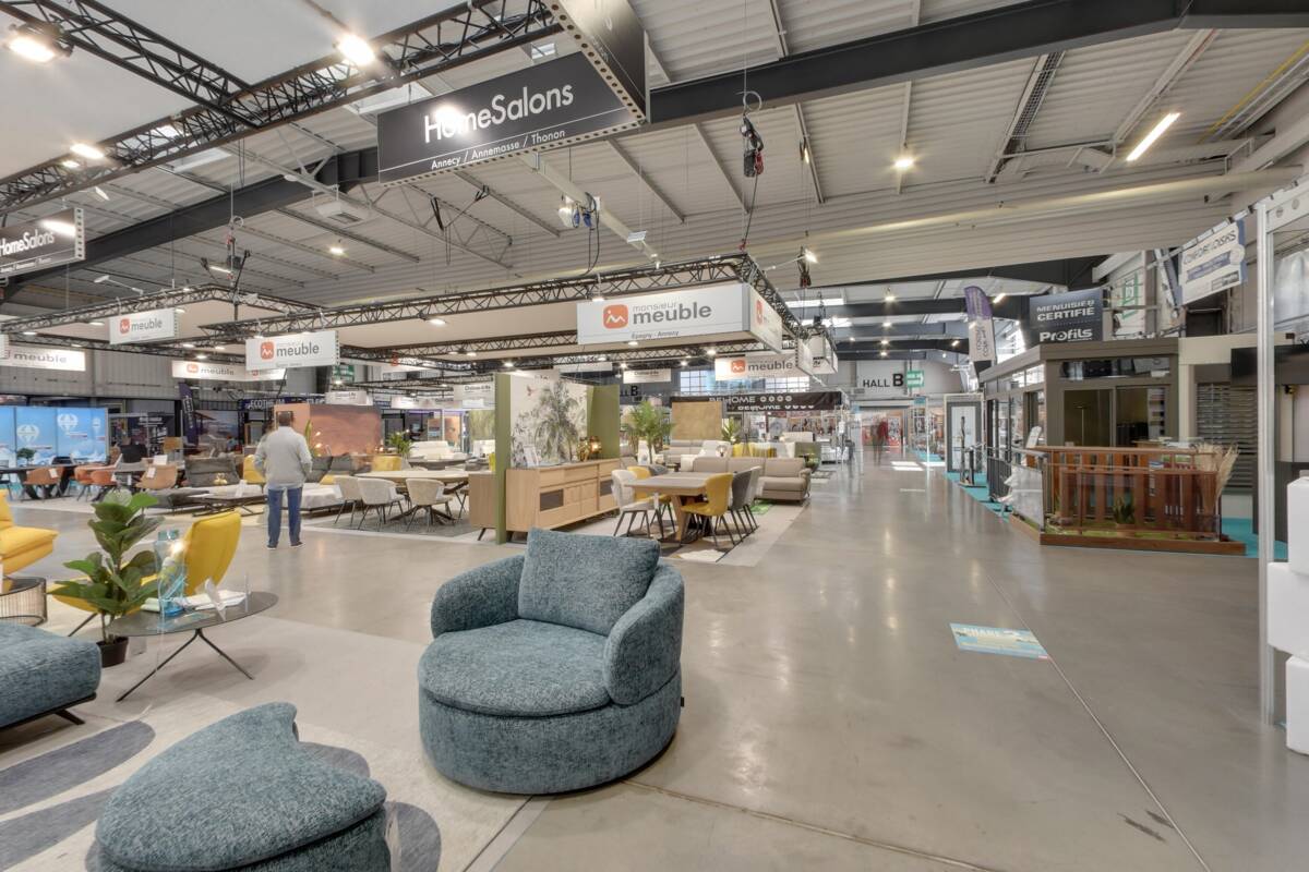 Hall B de Savoiexpo aménagé pour la Foire de septembre 2024